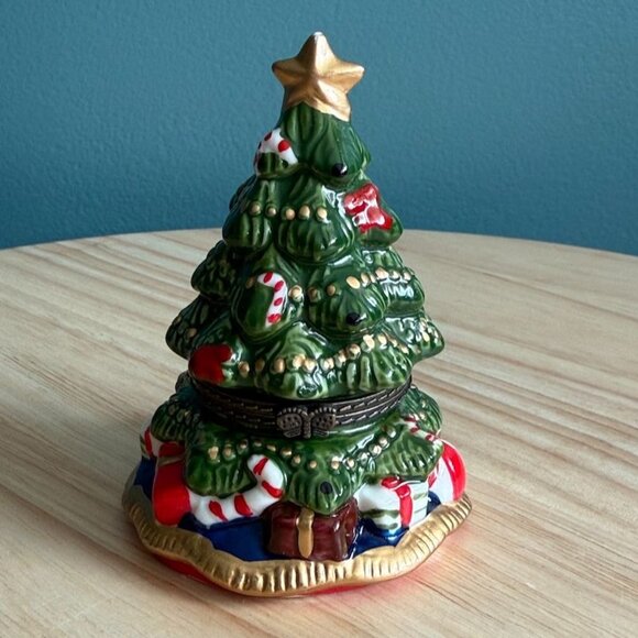 Ceramic Christmas Tree Trinket Box With Gold Star Lid & Holiday Gift Design - Picture 2 of 8